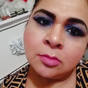 Meet your Posher, Claudia